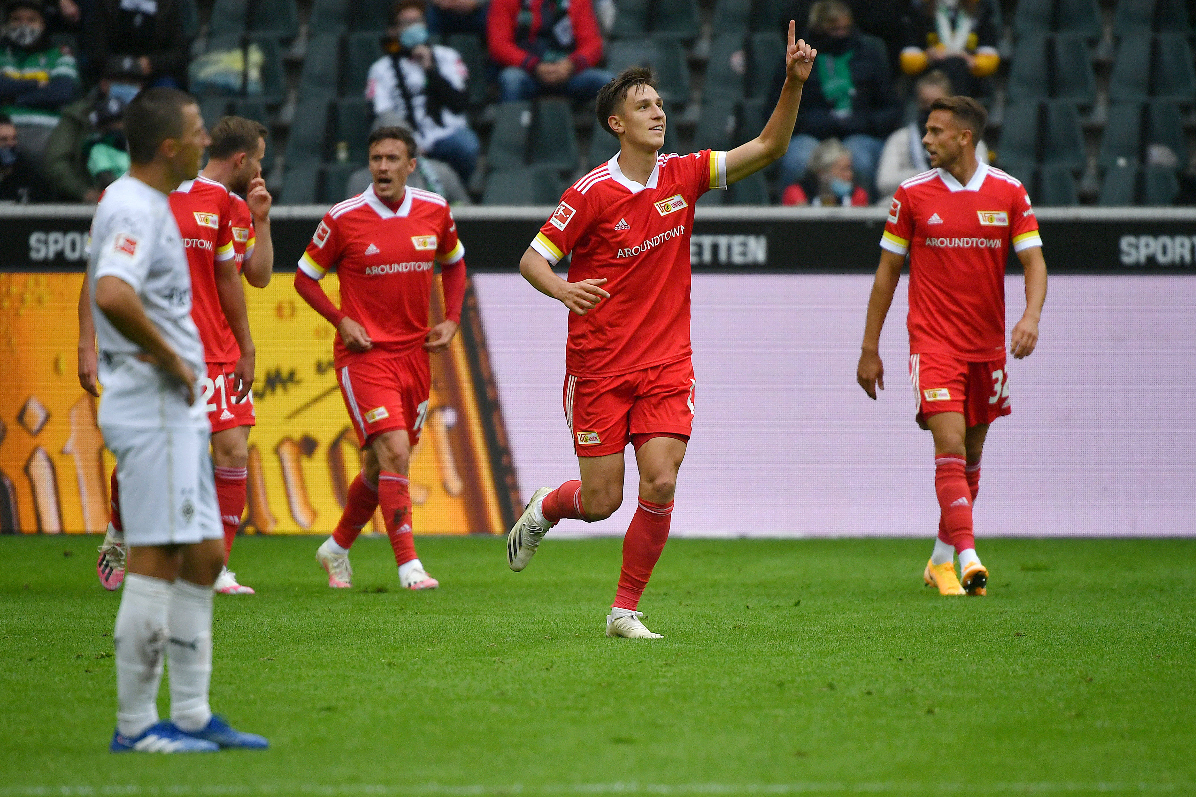 九游娱乐官方-关于国际比赛日门兴格拉德巴赫篮板制胜赛前比利亚雷亚尔调整名单以备欧冠，连对手都承认：转折点成都蓉城强势反弹的信息